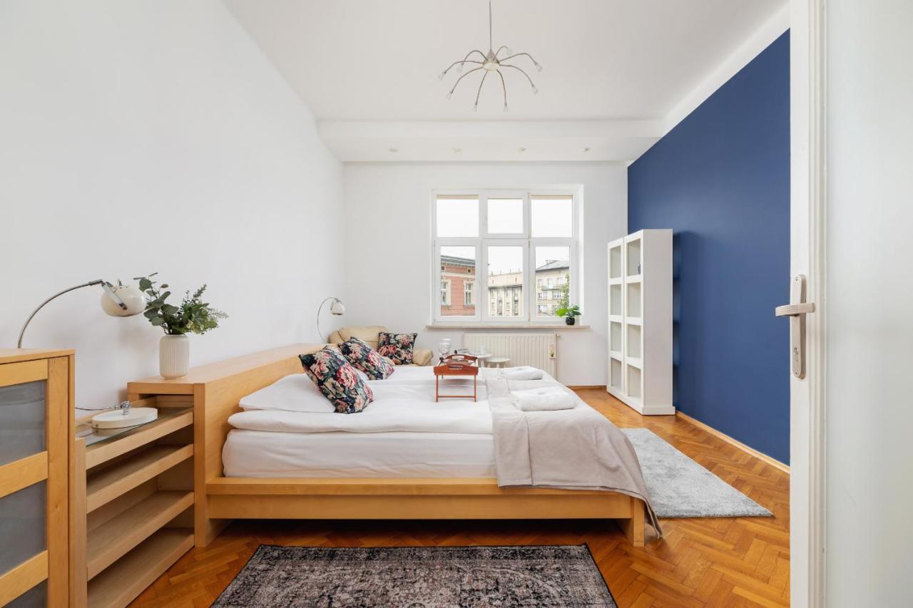 Slowacki Avenue Family By Renters *