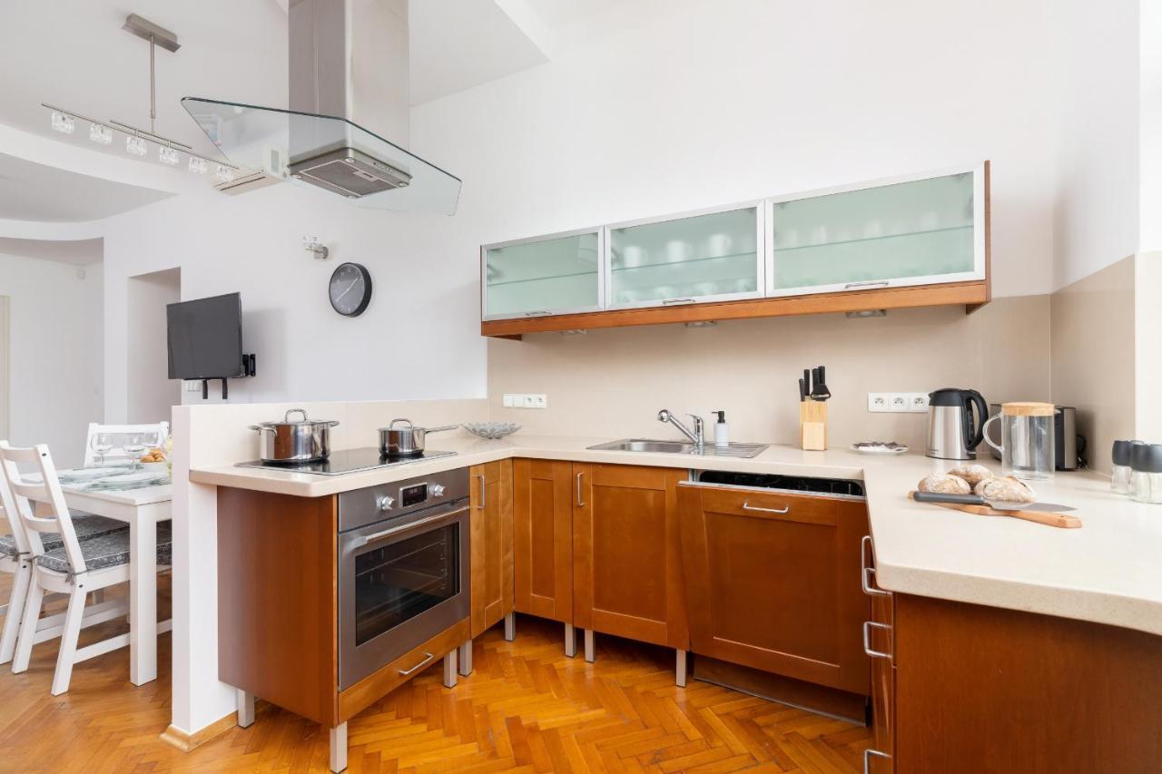 Slowacki Avenue Family Cracow By Renters Leilighet