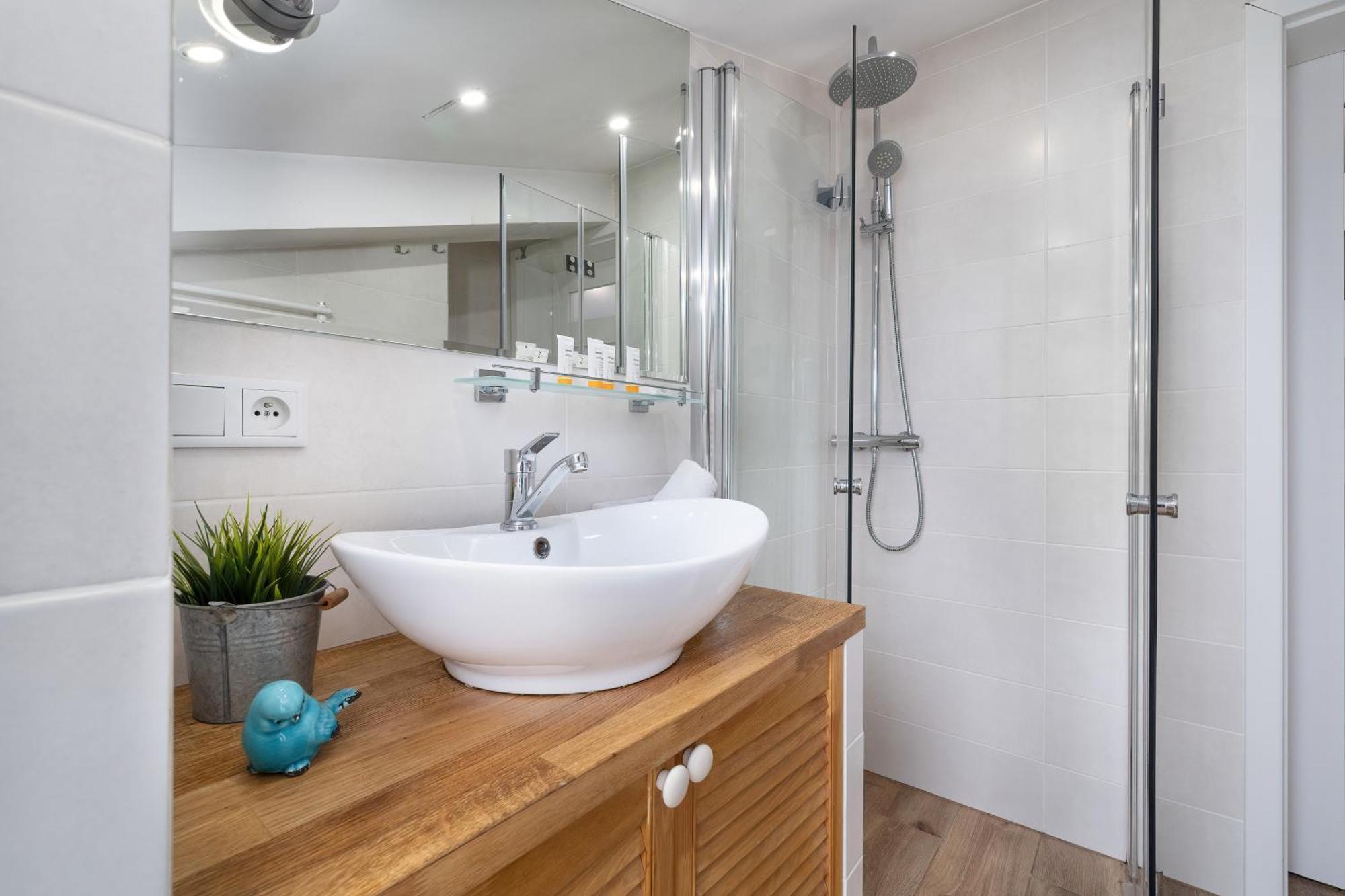Slowacki Avenue Family Cracow By Renters Leilighet *
